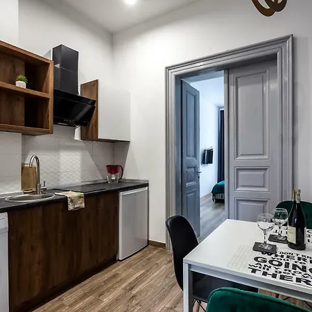 Romantic Apartments-near Opera House 5/4 Daire