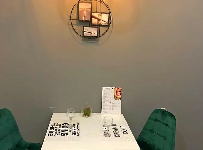 Romantic Apartments-near Opera House 5/4 * 利沃夫