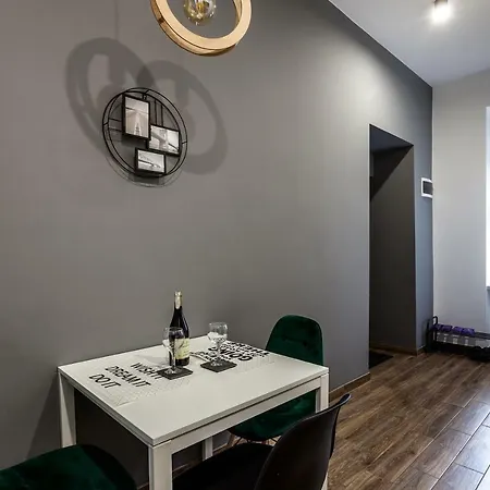 Romantic Apartments-near Opera House 5/4 *