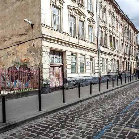 Апартаменти Romantic Apartments-near Opera House 5/4